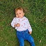 Visage, Jeans, Trousers, Plante, People In Nature, Leaf, Baby & Toddler Clothing, Sleeve, Baby, Herbe, Happy, Bambin, Playing With Kids, Groundcover, Meadow, Grassland, Enfant, Pelouse, Pattern, Personne