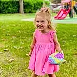 Clothing, Plante, Facial Expression, Green, Dress, People In Nature, One-piece Garment, Happy, Sourire, Baby & Toddler Clothing, Rose, Day Dress, Bambin, Herbe, Leisure, Fun, Magenta, Meadow, Recreation, Pelouse, Personne, Joy