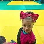 Photograph, Facial Expression, Green, Yellow, Red, Happy, Headgear, Enfant, Bambin, Fun, Leisure, Magenta, Recreation, Event, Play, Herbe, Room, Competition Event, Personne, Joy