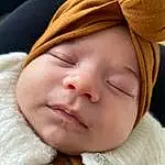 Nez, Joue, Peau, Lip, Eyebrow, Mouth, Sourire, Comfort, Textile, Baby, Happy, Bambin, Eyelash, Enfant, Close-up, Baby & Toddler Clothing, Fashion Accessory, Linens, Portrait Photography, Baby Sleeping, Personne