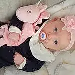 Joue, Peau, Bras, Yeux, Jouets, Human Body, Gesture, Rose, Doll, Stuffed Toy, Peluches, Enfant, Teddy Bear, Comfort, Poil, Baby Toys, Foot, Baby Products, Baby, Personne, Headwear
