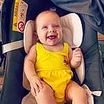 Joue, Sourire, Peau, Bras, Mouth, Jambe, Comfort, Baby & Toddler Clothing, Happy, Gesture, Finger, Baby, Thigh, Thumb, Lap, Bambin, Cool, Chair, Fun, Knee, Personne