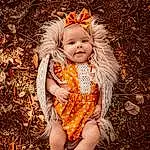 Visage, Plante, People In Nature, Dress, Leaf, Human Body, Botany, Baby & Toddler Clothing, Happy, Arbre, Herbe, Faon, Baby, Bambin, Bois, Sourire, Human Leg, Foot, Personne
