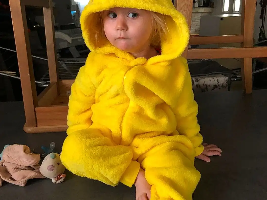 Yellow, Bambin, Fun, Baby, Enfant, Event, Déguisements, Room, Leisure, Baby & Toddler Clothing, Poil, Personne, Headwear