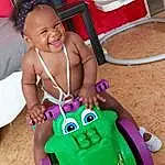 Sourire, Shoe, Riding Toy, Wheel, Tire, Happy, Baby Playing With Toys, Rose, Jouets, Leisure, Bambin, Fun, Magenta, Recreation, Event, Party Supply, Baby Products, Assis, Play, Enfant, Personne, Joy