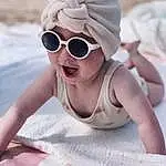 Lunettes, Sourire, Goggles, Vision Care, Sunglasses, Blanc, Textile, Sleeve, Eyewear, Chapi Chapo, Happy, Rose, Cap, Headgear, People On Beach, Comfort, Voyages, Recreation, Personal Protective Equipment, Fun, Personne, Headwear