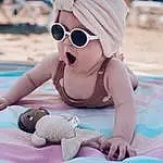 Lunettes, Goggles, Bras, Vision Care, Sunglasses, Jambe, Textile, Eyewear, Chapi Chapo, Rose, Jouets, Happy, Thigh, Comfort, Finger, Leisure, Fun, Recreation, Summer, Sand