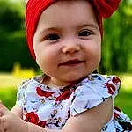 Peau, Sourire, Lip, Photograph, Yeux, Facial Expression, Blanc, People In Nature, Baby & Toddler Clothing, Cap, Dress, Sleeve, Happy, Plante, Rose, Bambin, Red, Herbe, Enfant, Beauty, Personne, Joy, Headwear