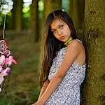 Hair, Peau, Lip, Plante, Coiffure, Facial Expression, Nature, Leaf, Flash Photography, People In Nature, Happy, Herbe, Petal, Faon, Black Hair, Arbre, People, Long Hair, Waist, Day Dress, Personne