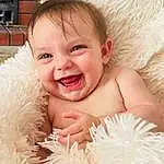 Joue, Sourire, Peau, Head, Happy, Rose, Home Appliance, Bambin, Baby, Baby & Toddler Clothing, Fun, Comfort, Baby Laughing, Enfant, Chest, Peach, Laugh, Abdomen, Jewellery, Portrait Photography, Personne, Joy