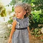 Clothing, Hair, Head, Plante, Shoulder, One-piece Garment, Yeux, People In Nature, Leaf, Dress, Sleeve, Day Dress, Herbe, Baby & Toddler Clothing, Waist, Bambin, Summer, Happy, Long Hair, Pattern, Personne