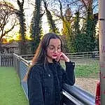 Plante, Ciel, Arbre, People In Nature, Flash Photography, Happy, Eyewear, Herbe, Leisure, Leather Jacket, Voyages, Tints And Shades, Fun, Beauty, Long Hair, Electric Blue, Denim, Blond, Vehicle Door, Brown Hair, Personne