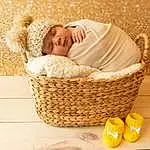Comfort, Baby Sleeping, Yellow, Baby, Bois, Basket, Bambin, Happy, Natural Foods, Baby Products, Linens, Wicker, Storage Basket, Baby Safety, Hardwood, Ingredient, Baby & Toddler Clothing, Infant Bed, Room, Personne, Headwear