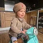 Human Body, Wheel, Comfort, Tire, Bambin, Fun, Enfant, Room, Bois, Riding Toy, Chapi Chapo, Baby Products, Plastic, Cabinetry, Baby, Assis, Personne, Headwear