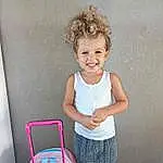 Sourire, Blanc, Sleeve, Baby & Toddler Clothing, Happy, Rose, Shorts, Luggage And Bags, Bambin, Bag, Knee, Enfant, T-shirt, Pattern, Fun, Assis, Magenta, Human Leg, Cleanliness, Room, Personne, Joy
