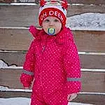Clothing, Neige, Baby & Toddler Clothing, Sleeve, Cap, Rose, Headgear, Jacket, Bambin, Freezing, Glove, Personal Protective Equipment, Pattern, Electric Blue, Magenta, Sunglasses, Fictional Character, Knit Cap, Hiver, Enfant, Personne, Headwear