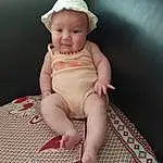 Peau, Hand, Yeux, Jambe, Stomach, Dress, Human Body, Flash Photography, Neck, Baby & Toddler Clothing, Baby, Finger, Rose, Bambin, Thigh, Abdomen, Trunk, Comfort, Bois, Nail, Personne, Headwear